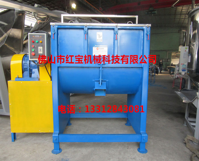 清遠(yuǎn)一家臺(tái)資企業(yè)使用1.5T臥式攪拌機(jī)，專(zhuān)門(mén)用于拌色料