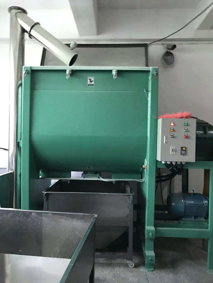 廈門(mén)塑料加熱臥式攪拌機(jī)為覃小姐創(chuàng)造了財(cái)富，增加了效率！